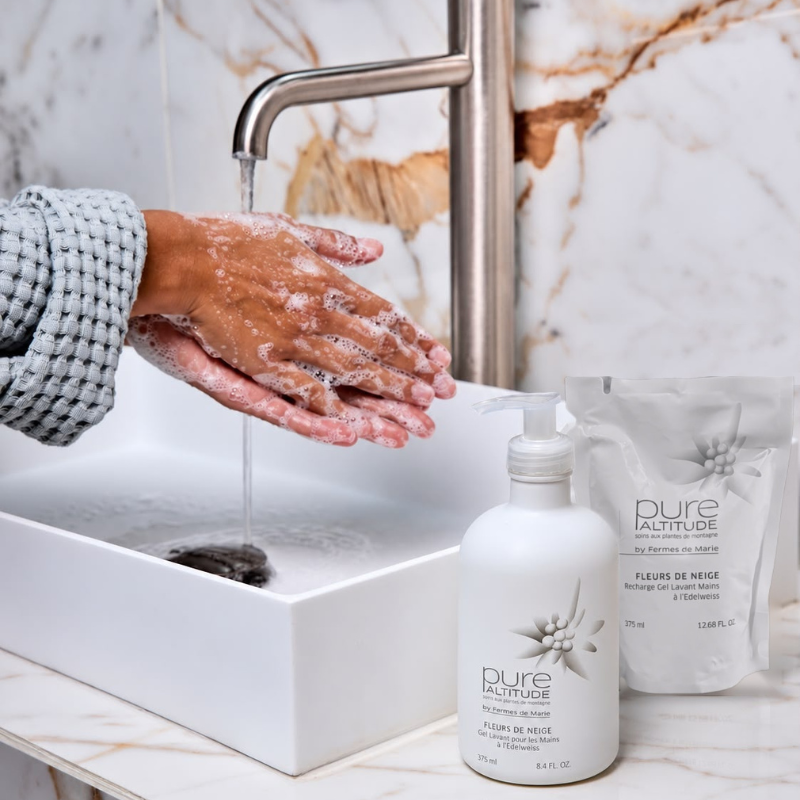 Lavage des mains avec le Gel Lavant Mains Fleurs de Neige Pure Altitude