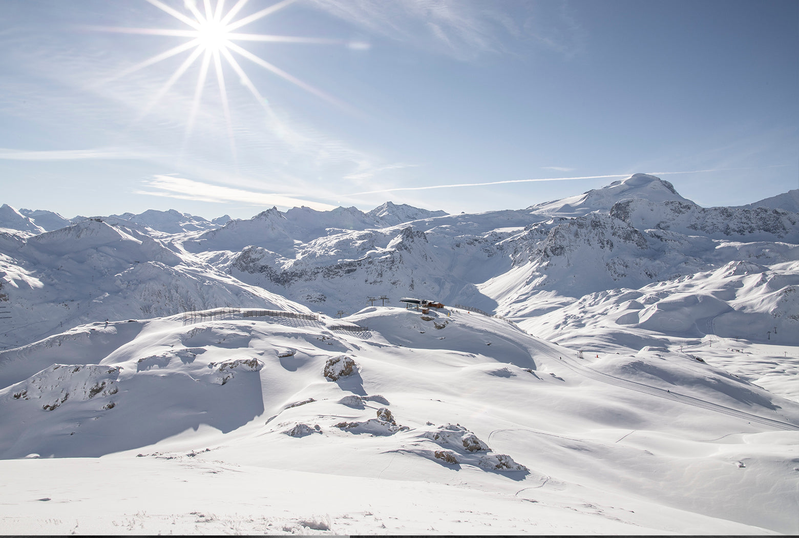VACANCES AU SKI : QUOI GLISSER DANS MA TROUSSE DE TOILETTE ?